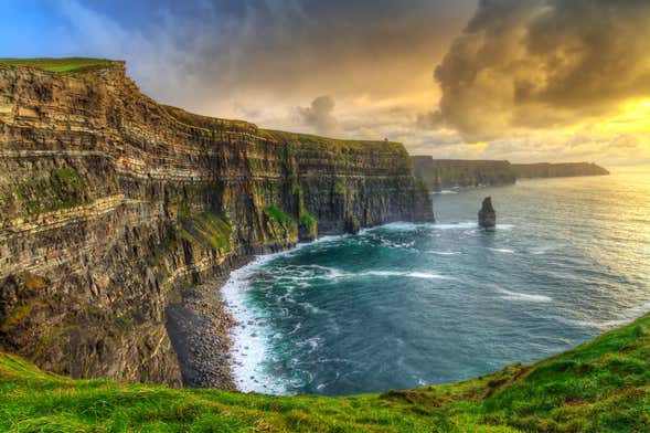 Excursão aos penhascos de Moher, castelo de Bunratty e Ennis