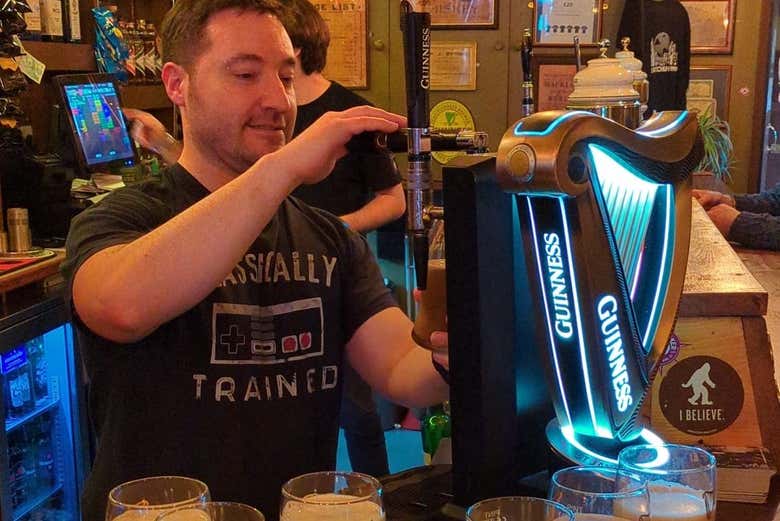 Aprendendo a tirar uma pint em Dublin