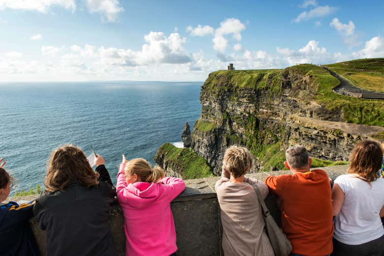 Veja os Penhascos de Moher em um passeio de barco