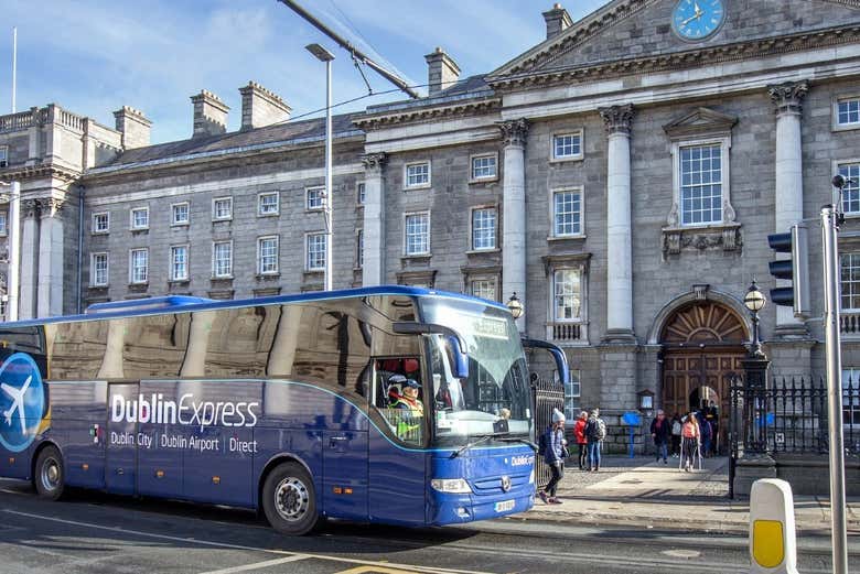 Passando junto ao Trinity College